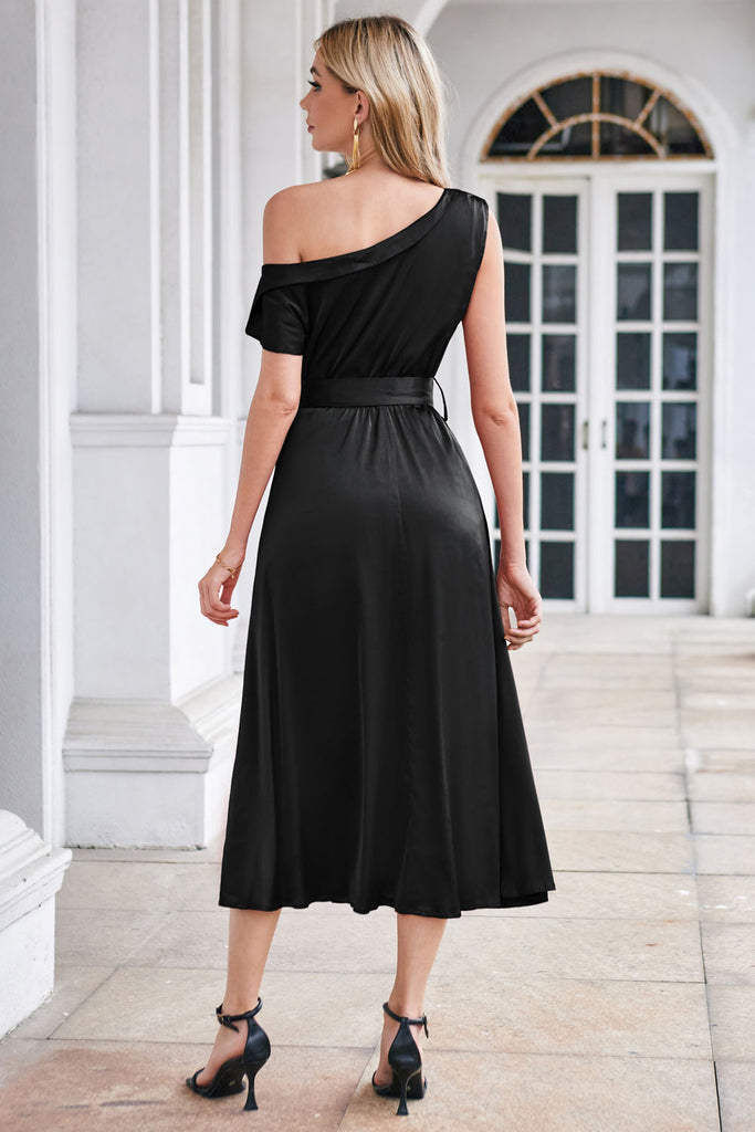 【Pre-Sale：Shipment arranged within 3 days】GK Women Front Slit Party Dress One-Shoulder Elastic Waist A-Line Midi DressPlease check the measurements below and choose the right size. Size(cm) US UK DE Recommended Body size Garment Bust Waist Length S 4~6 8~