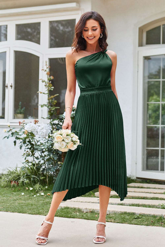 GK Women Pleated Party Dress One-Shoulder Elastic Waist A-Line Midi DressPlease check the measurements below and choose the right size. Size US UK DE Unit Recommended Body size Garment Bust Waist Length S 4~6 8~10 34~36 cm 86.5~89 70~72.5 113.0 inch 34~35
