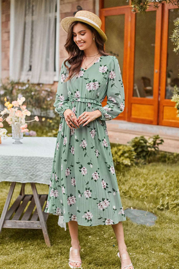 GK Women Elastic Waist Midi Dress Long Sleeve V-Neck Pleated A-Line DressPlease check the measurements below and choose the right size. ==== *Dress Condition:Brand New. *Dress Fabric:Shell/Lining:98%Polyester+2%Viscose. *Dress Closure:Pull-on *Dress Elast