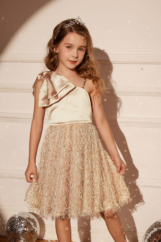 GK Kids Contrast Fabric Dress Little Girls One-Shoulder Above Knee A-Line DressWarm Tips:measurements such as height are a better guide than age in choosing the correct size. Tag Size US Size Fit Age Fit Height Garment Data(cm) Chest Length 6Y 6/6X 5~6 Ye